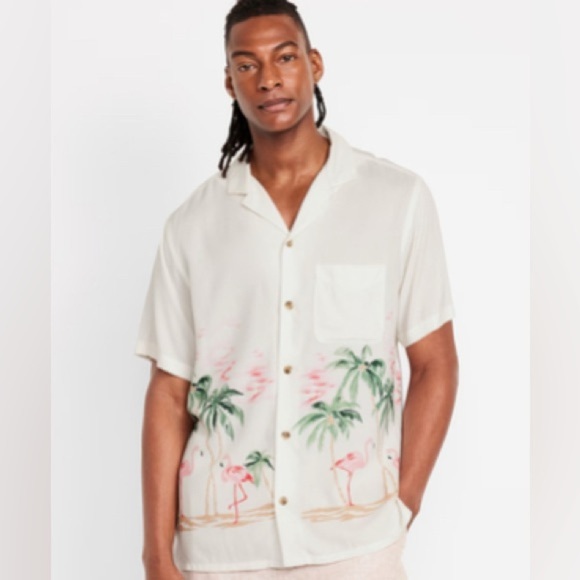 NWT Old Navy Short Sleeve Button Up Camp Pink Flamingo Palm Tree Beach Shirt Med - Picture 1 of 7